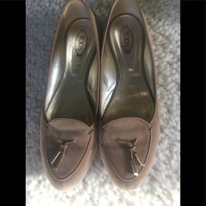 LUXURY ITALIAN BRAND TOD'S BEIGE SUEDE LOAFERS